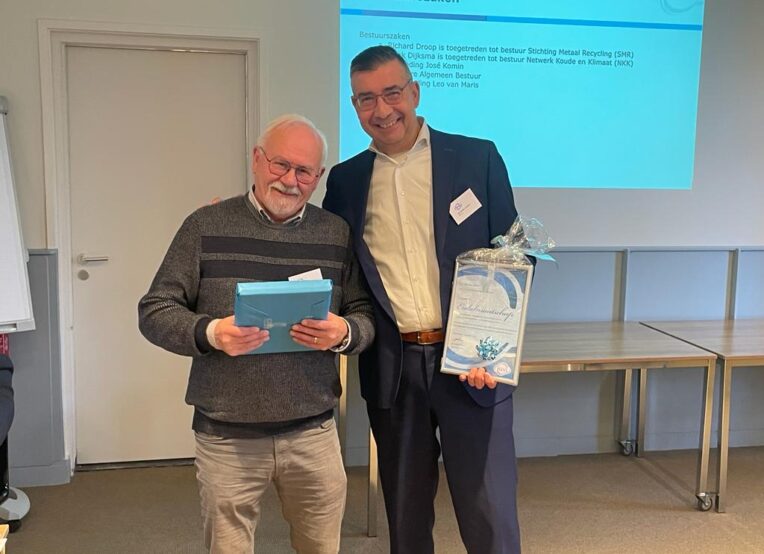 Leo van Maris ontvangt gouden olifant